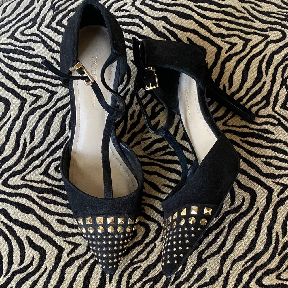 BCBG NWOT Studded Suede Black t strap pointed toe heel 6.5